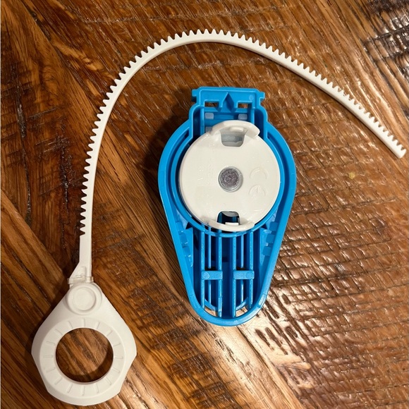 Hasbro Beyblade Light Blue Launcher, 2017 - Picture 2 of 6